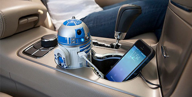 R2-D2 als USB-Ladekumpel im Auto fÃ¼r Smartphones