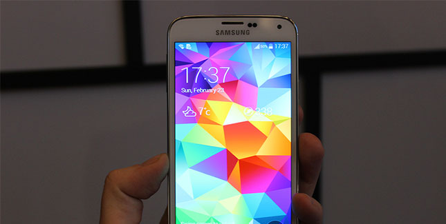 Samsung lÃ¤sst das Galaxy S5 auf dem MWC rumliegen