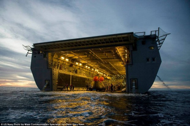 Orion an Bord der USS Anchorage nach der Bergung