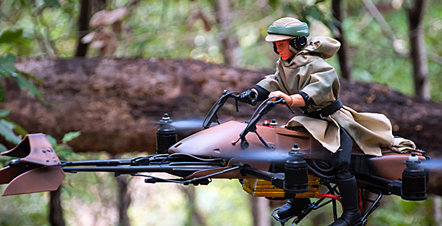 Luke Skywalker vs. Stromtrooper auf Quadcopter-Bikes – Yeah!