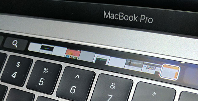 Das neue MacBook Pro mit Touch Bar im Einsatz